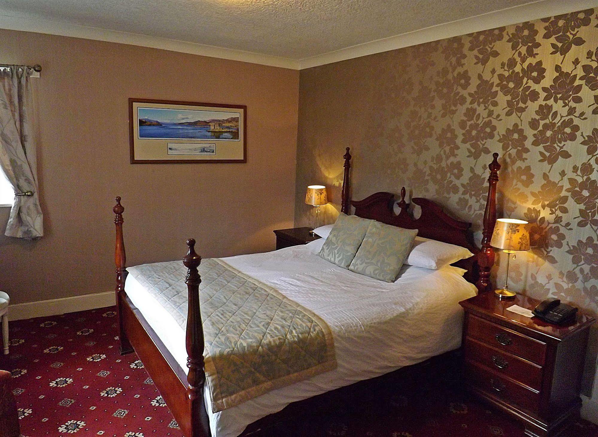 Cairndow Stagecoach Inn Bagian luar foto