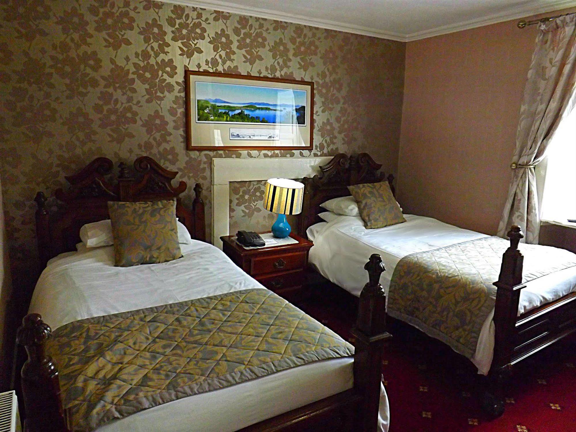 Cairndow Stagecoach Inn Bagian luar foto