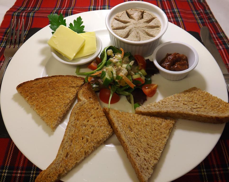 Cairndow Stagecoach Inn Bagian luar foto